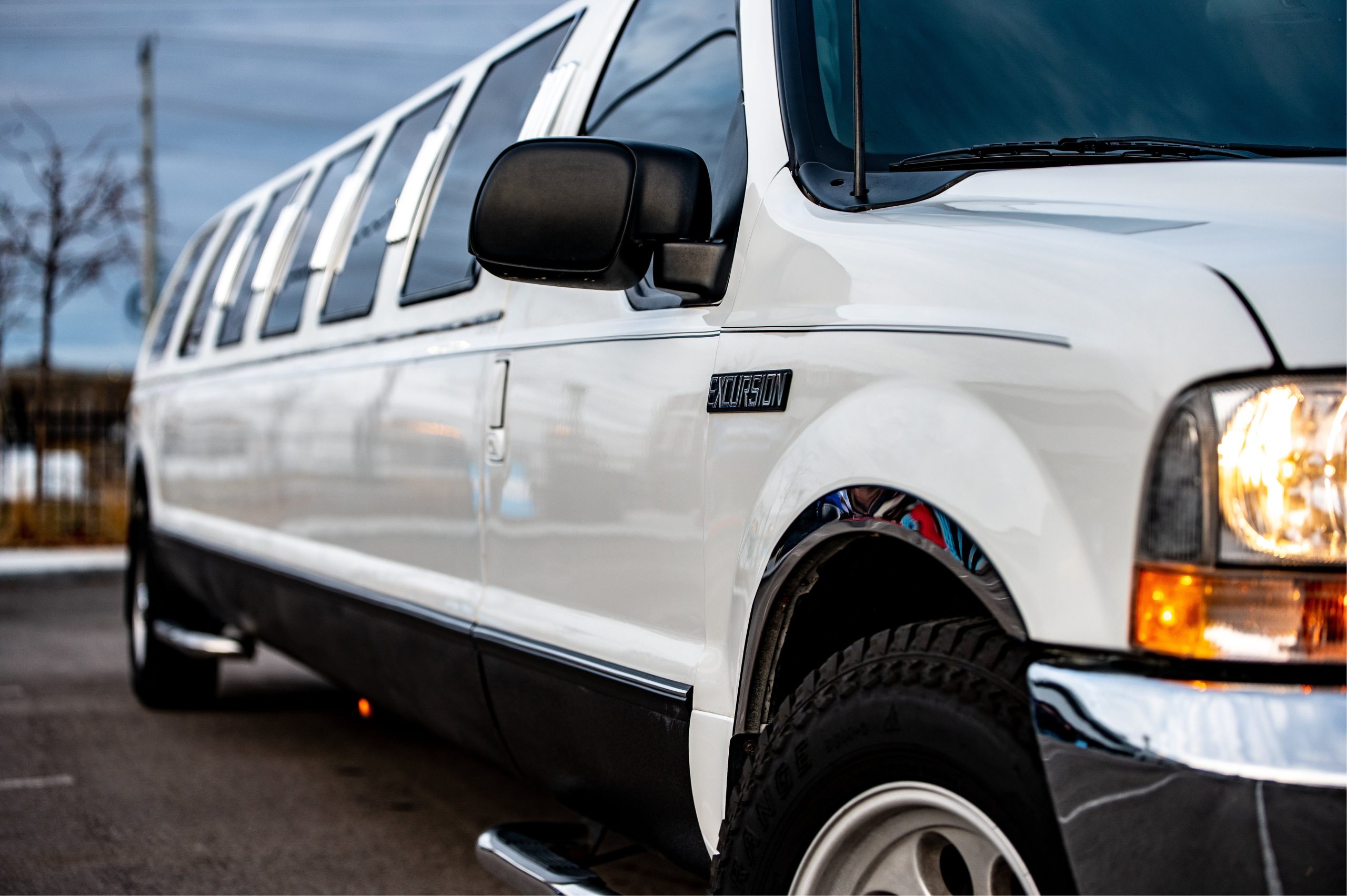 Read more about the article How to Start a Limousine Business in Dubai 